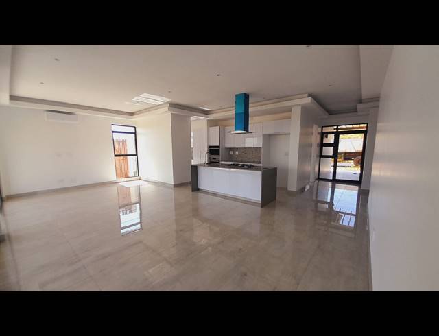 3 BEDROOM FREEHOLD FOR SALE IN SIBAYA PRECINCT